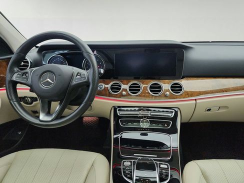 Used 2017 Mercedes-Benz E 300 4MATIC image 28