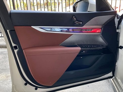 Certified 2025 BMW 760i xDrive w/ Executive Package image 22