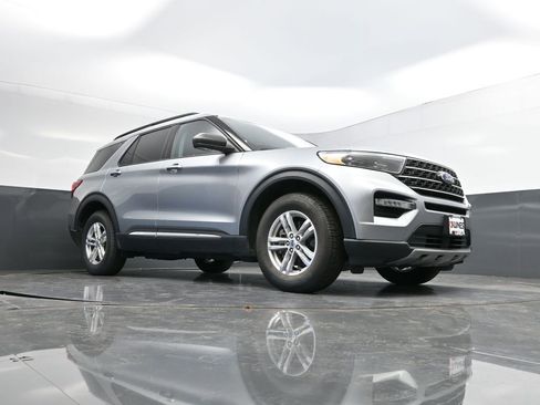 Used 2023 Ford Explorer XLT w/ Equipment Group 202A image 28