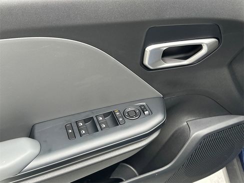 New 2025 Kia K4 LXS image 13