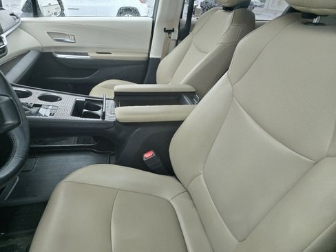 Used 2021 Toyota Sienna XLE w/ XLE Plus Package AWD/4WD image 21