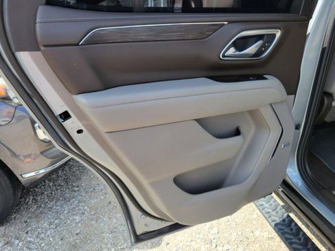 Used 2024 Chevrolet Tahoe Z71 w/ Luxury Package AWD/4WD image 31