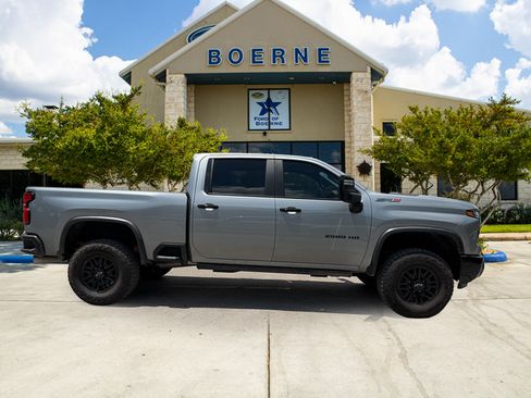 Used 2024 Chevrolet Silverado 2500 ZR2 w/ Technology Package AWD/4WD image 6