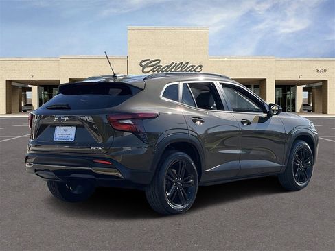 Used 2024 Chevrolet Trax ACTIV w/ Sunroof Package image 5