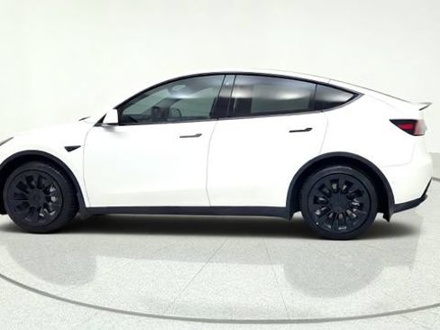 Used 2022 Tesla Model Y Long Range AWD/4WD image 5