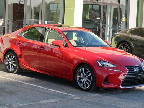 Used 2019 Lexus IS 300 image 3
