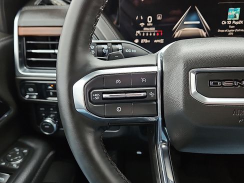 Used 2025 GMC Yukon XL Denali image 18