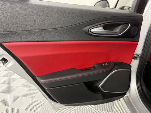 Used 2019 Alfa Romeo Giulia w/ Quick Order Package 22K Sport image 17