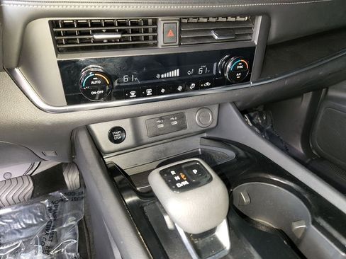 Used 2025 Nissan Rogue SV image 20