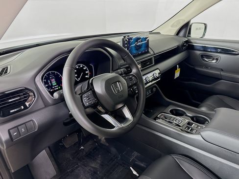 New 2025 Honda Pilot Touring image 8