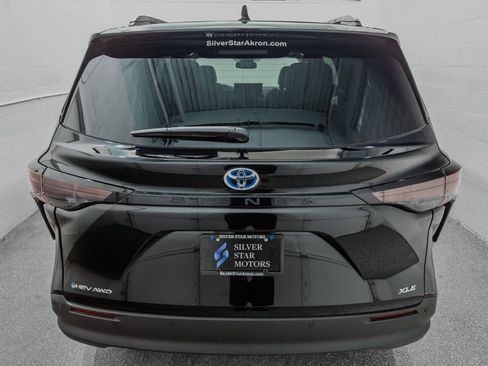 Used 2025 Toyota Sienna XLE AWD/4WD image 7