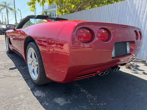 Used 2001 Chevrolet Corvette Convertible w/ Preferred Equipment Group2 RWD image 12