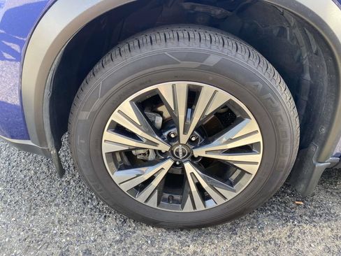 Used 2023 Nissan Rogue SV AWD/4WD image 7