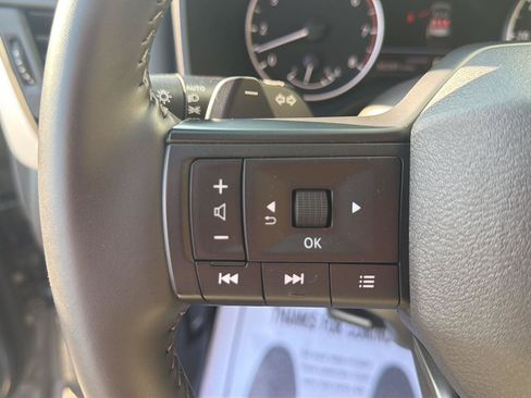 Used 2025 Nissan Rogue SV FWD image 12