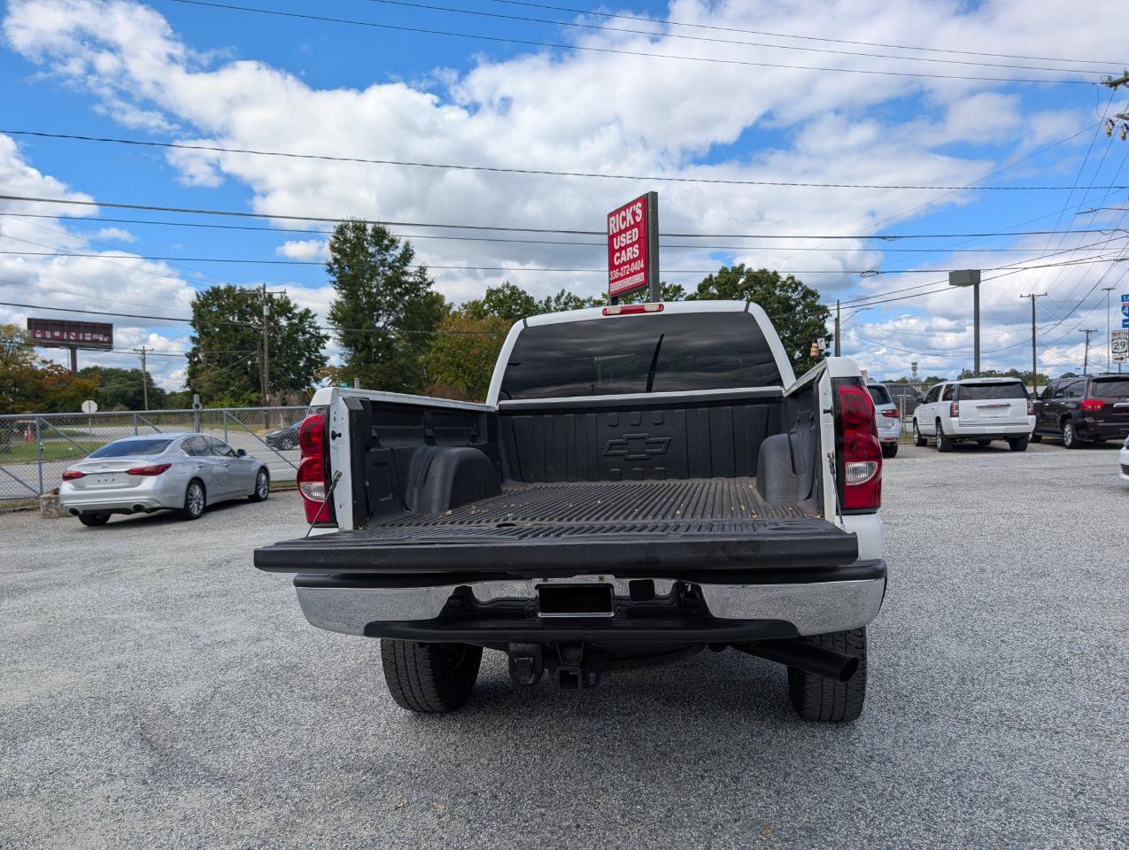 Used 2004 Chevrolet Silverado 2500 LS w/ Skid Plate Package AWD/4WD image 25