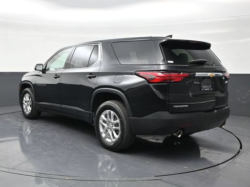Used 2022 Chevrolet Traverse LS FWD image 3
