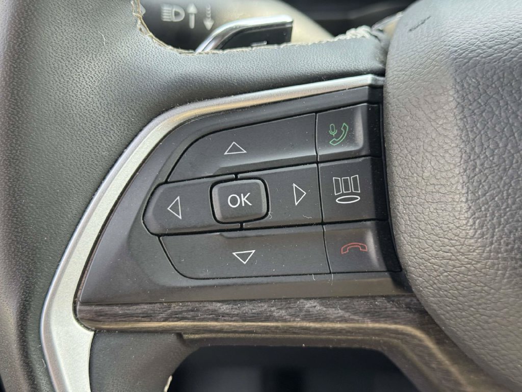 Used 2023 Jeep Grand Cherokee L Limited AWD/4WD image 19