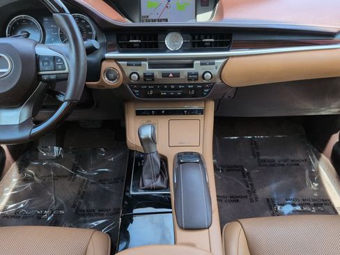 Used 2016 Lexus ES 350 w/ Navigation System Package FWD image 18