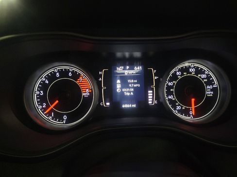 Used 2019 Jeep Cherokee Latitude w/ Popular Appearance Group FWD image 23