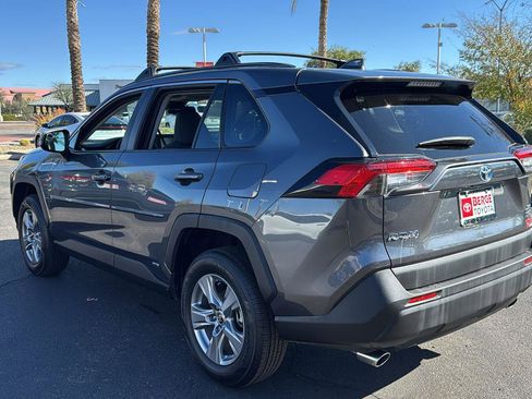 Used 2022 Toyota RAV4 XLE w/ Convenience Package image 5