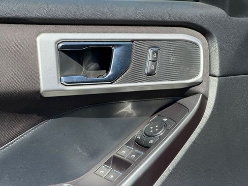 Used 2020 Ford Explorer XLT AWD/4WD image 21