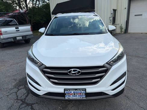 Used 2016 Hyundai Tucson Sport FWD image 2