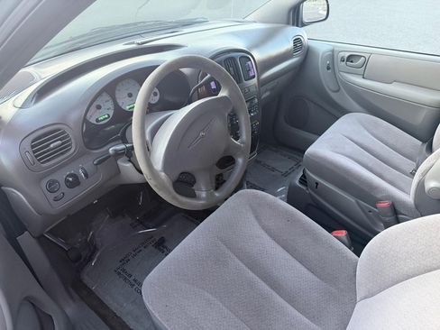 Used 2003 Chrysler Town & Country LX FWD image 9