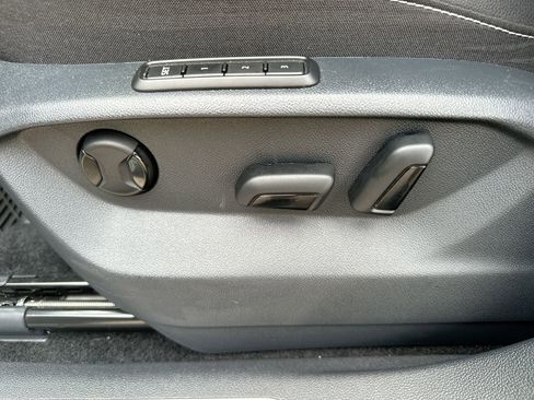 Used 2024 Volkswagen Tiguan SEL R-Line image 18