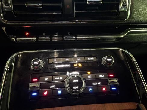 Used 2021 Lincoln Navigator Reserve AWD/4WD image 30