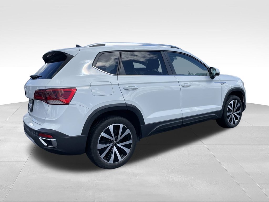 Used 2024 Volkswagen Taos SE FWD image 3