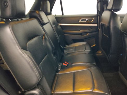 Used 2017 Ford Explorer XLT w/ Equipment Group 202A AWD/4WD image 19