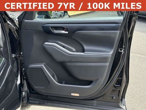 Used 2023 Toyota Highlander XLE AWD/4WD image 8