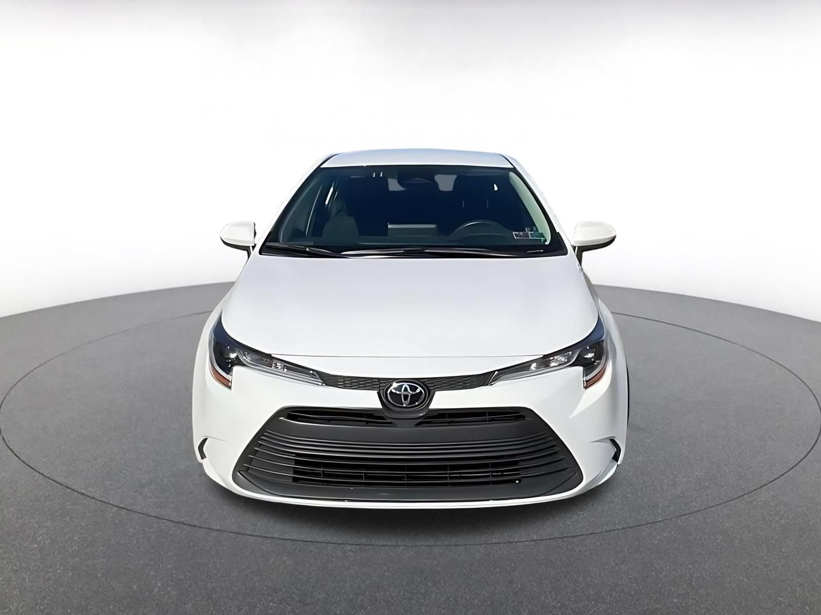Used 2025 Toyota Corolla LE FWD image 3