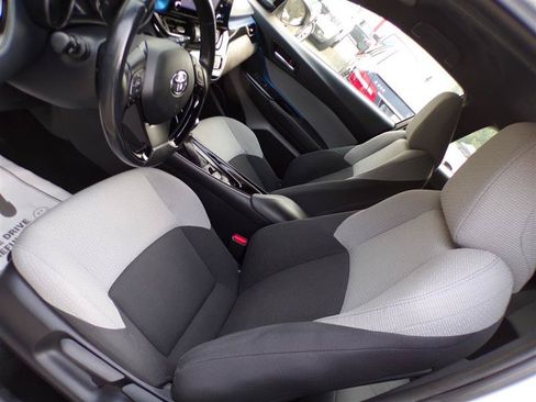 Used 2019 Toyota C-HR XLE FWD image 15