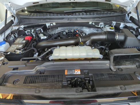 Used 2025 Ford Expedition Active AWD/4WD image 9