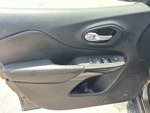 Used 2016 Jeep Cherokee Limited AWD/4WD image 18