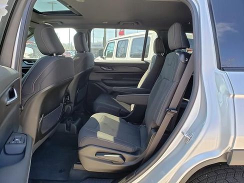 New 2025 Jeep Grand Cherokee L Laredo AWD/4WD image 8