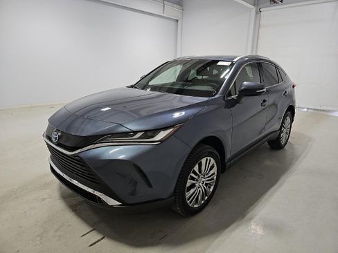 Used 2023 Toyota Venza XLE AWD/4WD image 3