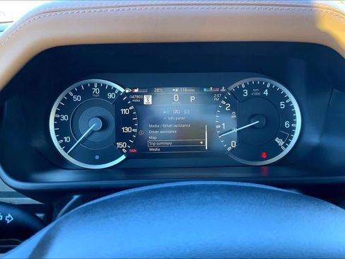 Used 2023 Land Rover Defender 130 X-Dynamic SE image 26