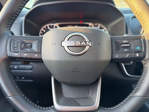 Used 2025 Nissan Rogue SV image 9