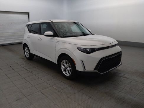 Used 2025 Kia Soul LX w/ LX Technology Package FWD image 13