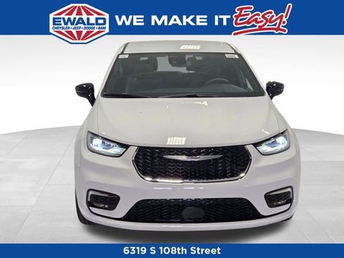 New 2026 Chrysler Pacifica Select image 13