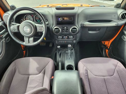 Used 2013 Jeep Wrangler Unlimited Sport image 2