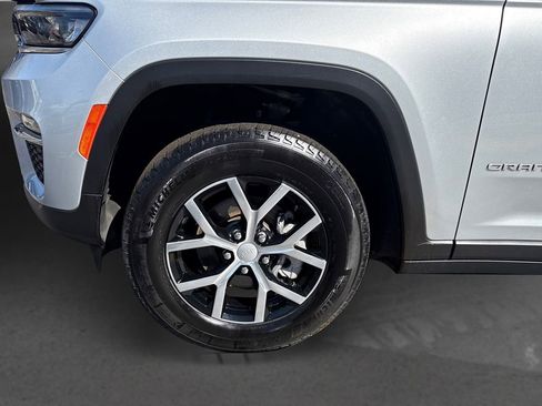 Used 2024 Jeep Grand Cherokee Limited RWD image 12