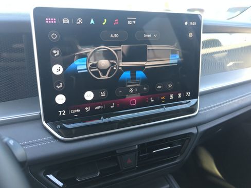 Certified 2025 Volkswagen Tiguan SE image 12