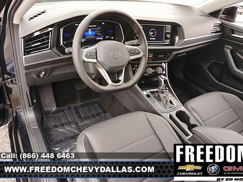 Used 2024 Volkswagen Jetta SE FWD image 6