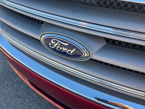 Used 2017 Ford Taurus SEL w/ Equipment Group 201A image 23