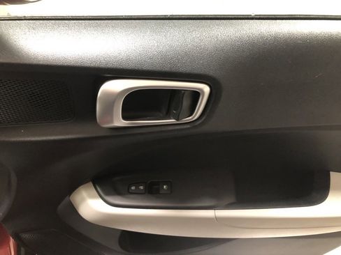 Used 2023 Hyundai Venue SEL image 14