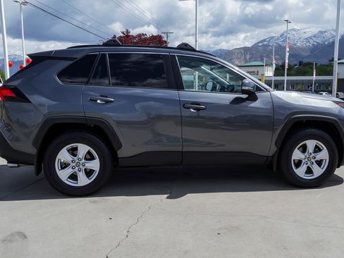 Used 2021 Toyota RAV4 XLE w/ Carpet Mat Package (TMS) AWD/4WD image 9