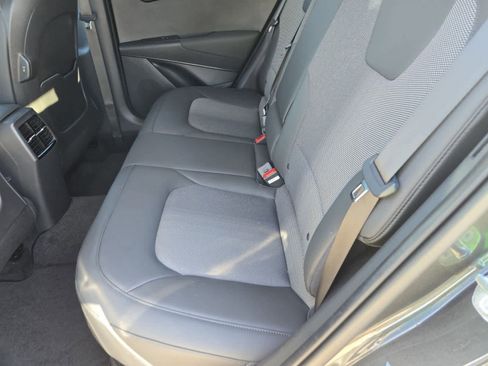 Certified 2023 Kia Niro EX image 18